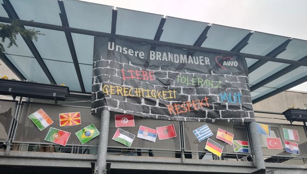 Banner und verschiedene Flaggen